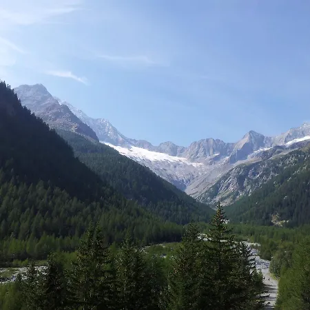 Gembro מלון