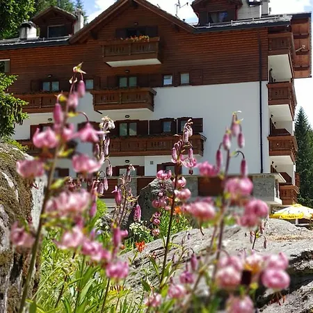 Gembro 3* Chiesa in Valmalenco